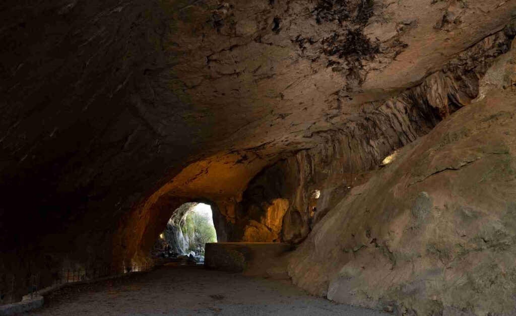 Cuevas de Zugarramurdi - Mendialdea