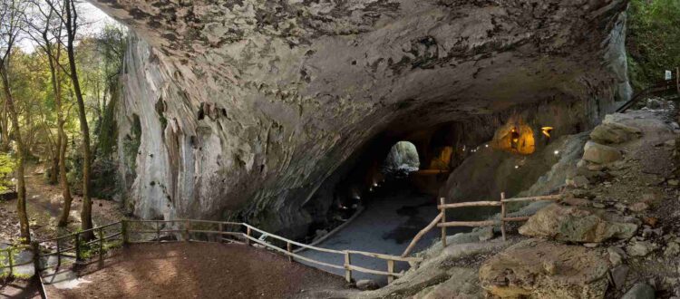 Cuevas de Zugarramurdi - Mendialdea